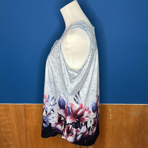 Cute tank top - Picture 2 of 8